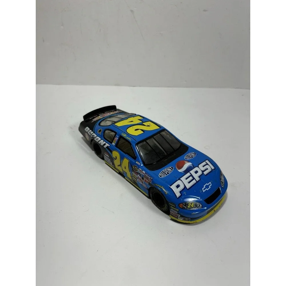 JEFF GORDON #24 DUPONT / PEPSI COR CHROME 2005 ACTION 1:24 SCALE NASCAR DIE-CAST